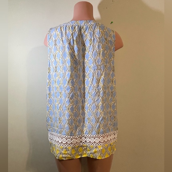 Crown & Ivy Women’s size XXL sleeveless blue‎ & yellow shirt fancy bottom - Picture 3 of 9